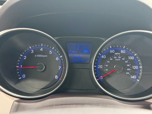 Used 2011 Hyundai Tucson Limited FWD image 12