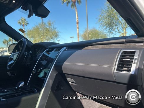 Used 2023 Land Rover Discovery Metropolitan Edition image 15