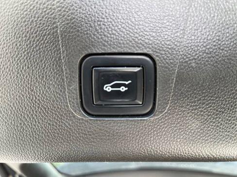 Used 2021 Chevrolet Traverse LT AWD/4WD image 12