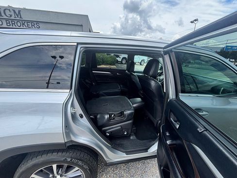 Used 2019 Toyota Highlander XLE FWD image 44