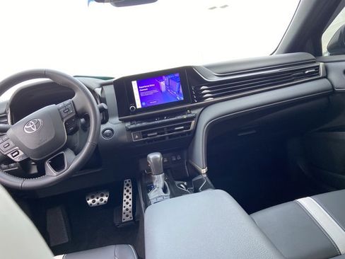 Used 2025 Toyota Camry SE FWD image 15