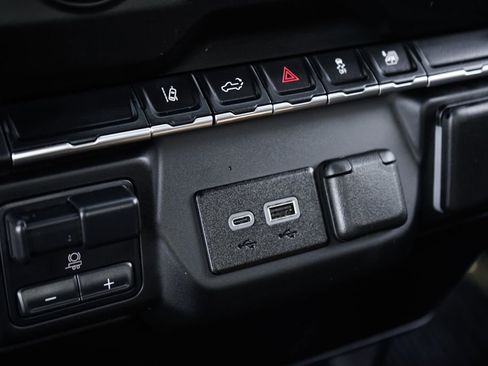 Used 2024 Chevrolet Silverado 2500 Custom w/ Custom Convenience Package image 33