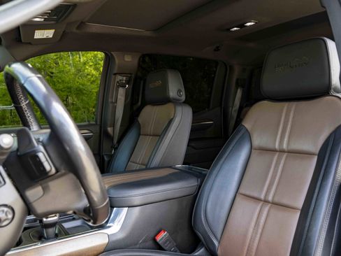 Used 2023 Chevrolet Silverado 1500 High Country image 17