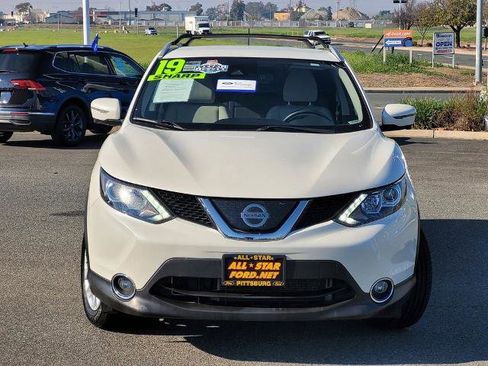 Used 2019 Nissan Rogue Sport SV w/ Technology Package image 2