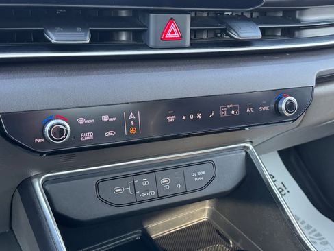 Used 2025 Kia Carnival SX image 23