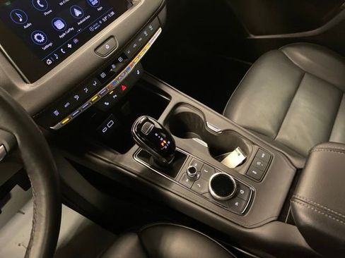 Used 2022 Cadillac XT4 Luxury w/ Cold Weather Package AWD/4WD image 13