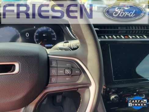 Used 2024 Jeep Grand Cherokee L Laredo image 16