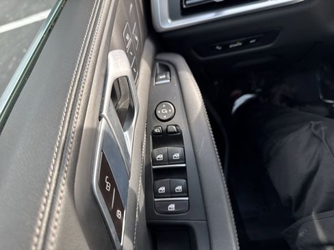 Used 2024 BMW X5 xDrive50e image 9