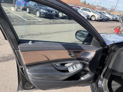 Used 2018 Mercedes-Benz S 560 Sedan image 17