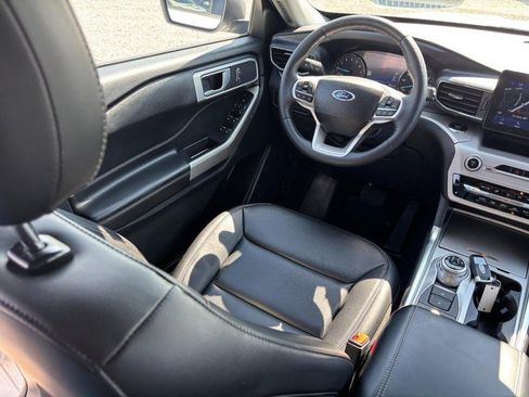 Used 2024 Ford Explorer XLT w/ Equipment Group 202A AWD/4WD image 15