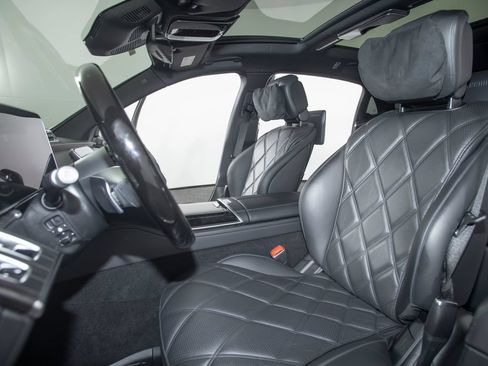 Used 2024 Mercedes-Benz Maybach S 580 4MATIC image 3