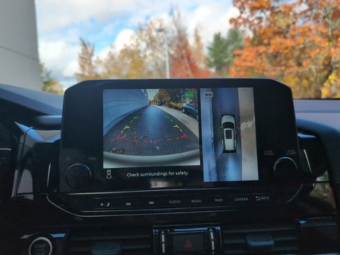 Used 2022 Nissan Pathfinder Platinum w/ Cargo Package image 28