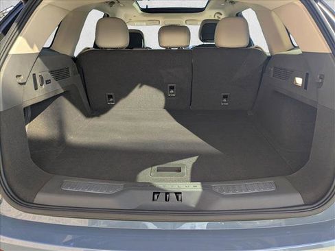 Used 2025 Lincoln Nautilus Reserve image 6