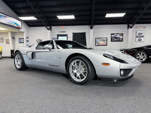 Used 2005 Ford GT image 38