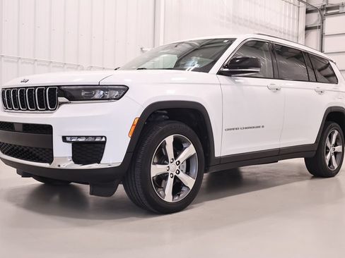Used 2021 Jeep Grand Cherokee L Limited AWD/4WD image 6