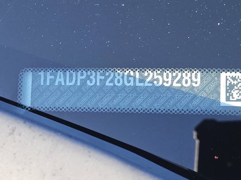 Used 2016 Ford Focus SE image 10