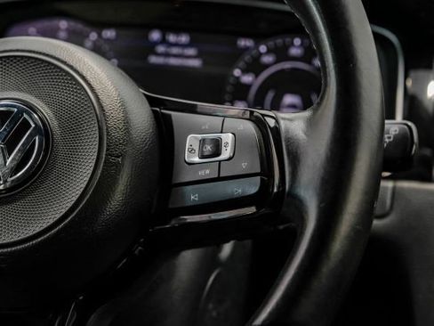 Used 2019 Volkswagen Golf R 4-Door AWD/4WD image 18