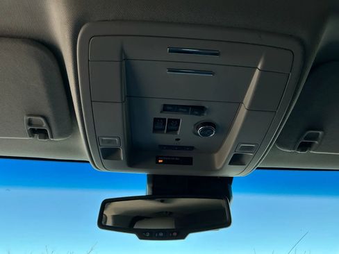 Used 2018 Chevrolet Suburban LT image 34