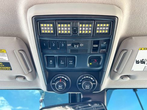 Used 2022 Toyota 4Runner TRD Off-Road Premium w/ Moonroof Package AWD/4WD image 23