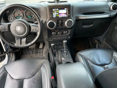 Used 2017 Jeep Wrangler Unlimited Sahara w/ Connectivity Group AWD/4WD image 10