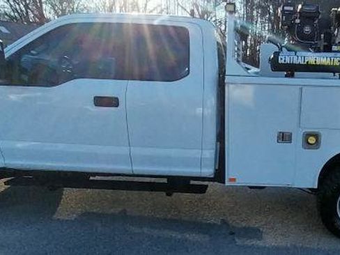 Used 2017 Ford F350 XL image 2