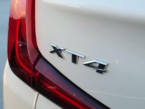 Certified 2024 Cadillac XT4 Luxury FWD image 8