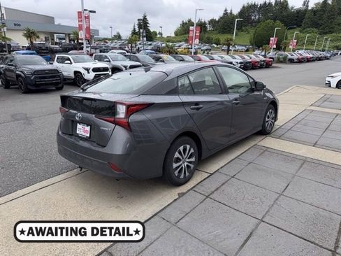 Used 2019 Toyota Prius LE AWD/4WD image 1
