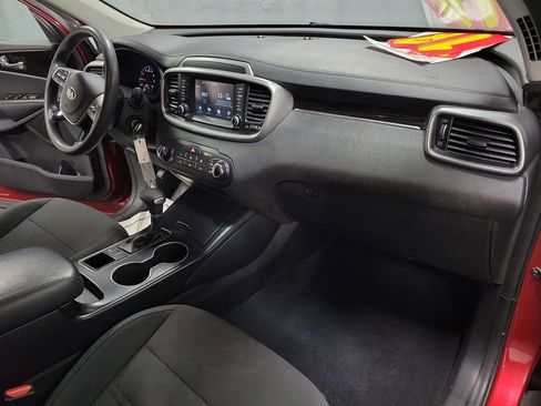 Used 2020 Kia Sorento LX image 24