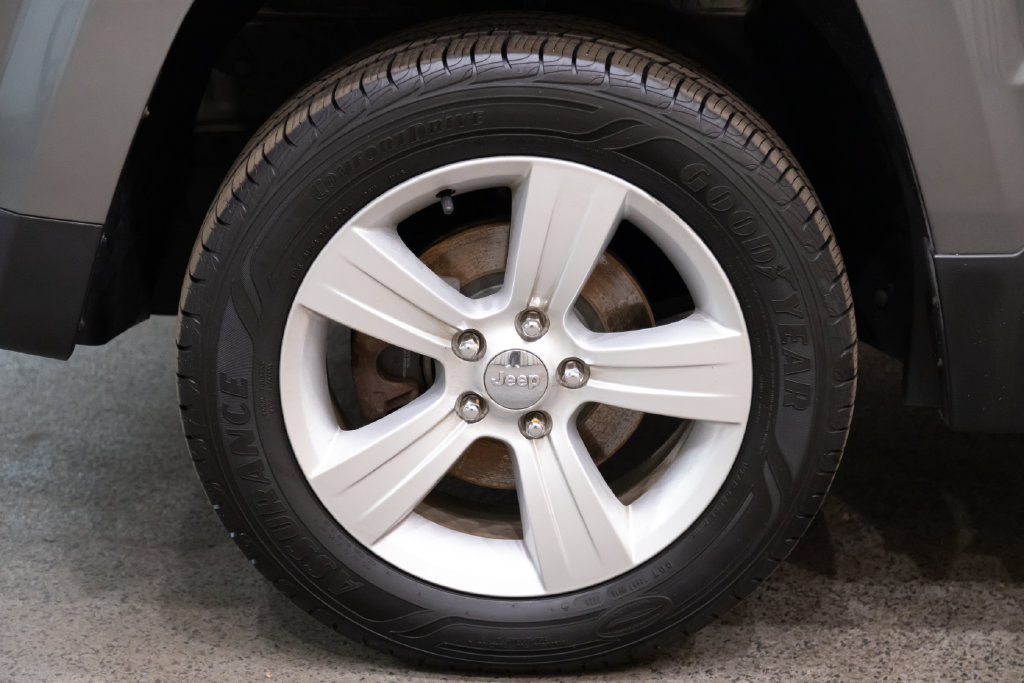 Used 2013 Jeep Patriot Latitude w/ Sun/Sound Group FWD image 7