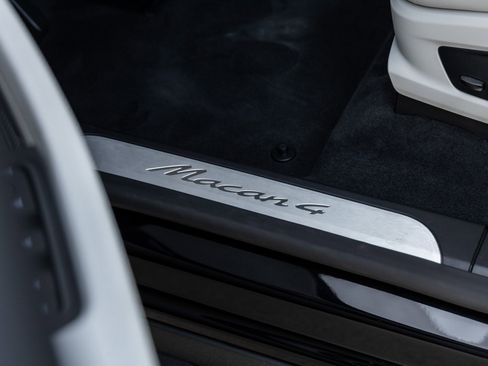 New 2025 Porsche Macan 4 Electric image 23