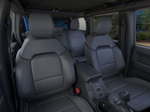 New 2025 Ford Bronco Badlands image 11