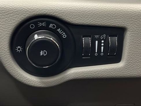 Used 2022 Chrysler Pacifica Touring-L FWD image 33