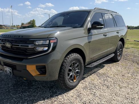 Used 2025 Ford Expedition Tremor AWD/4WD image 14