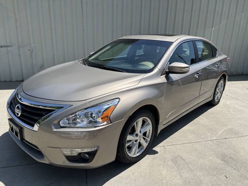Used 2013 Nissan Altima 2.5 SL w/ Technology Pkg FWD image 7