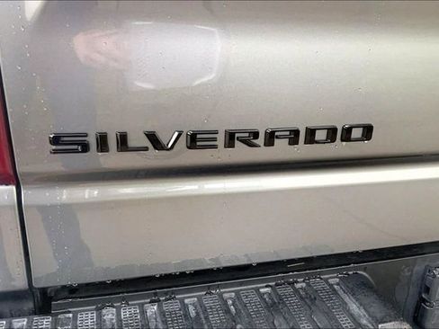 Used 2021 Chevrolet Silverado 1500 LT Trail Boss w/ Convenience Package II image 8