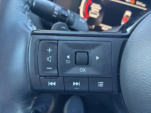 Used 2022 Nissan Pathfinder Platinum w/ Cargo Package image 11