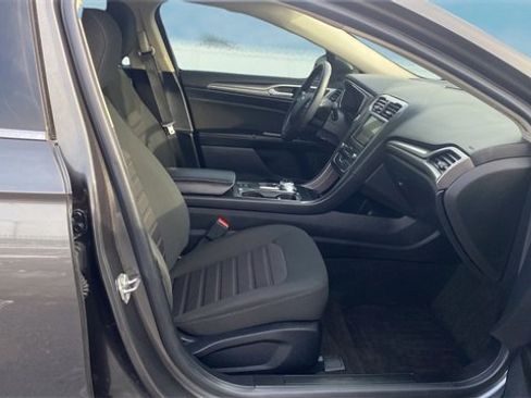 Used 2020 Ford Fusion SE image 13