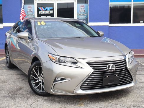 Used 2016 Lexus ES 350 w/ Premium Package w/Wood Trim FWD image 3