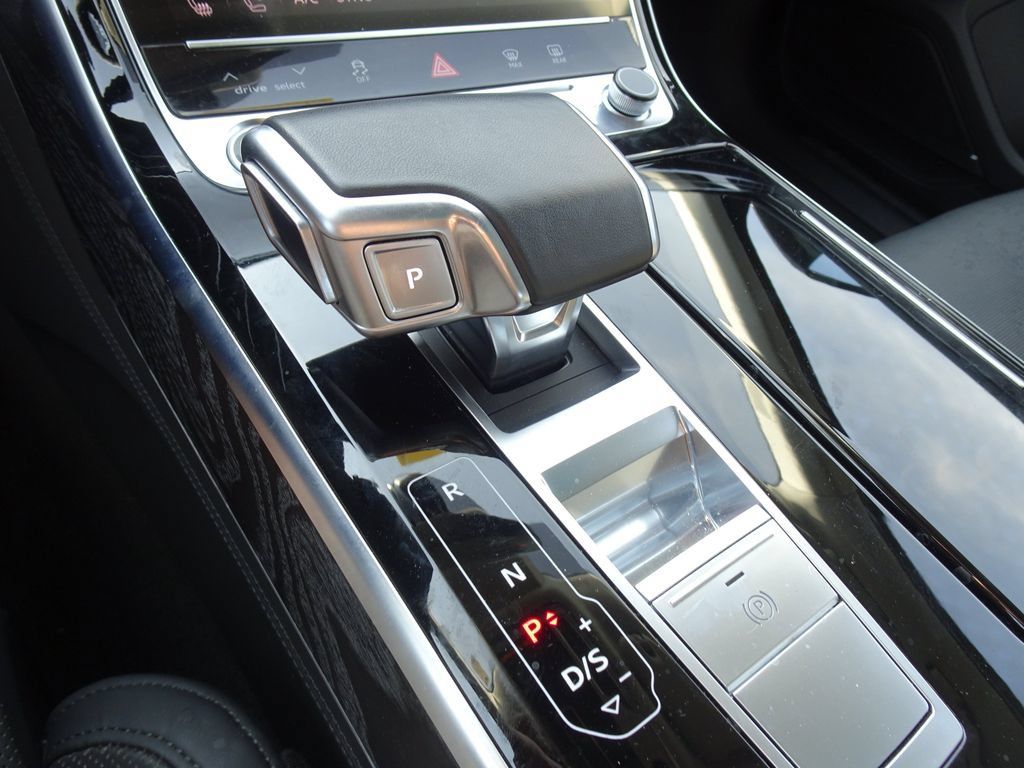 Used 2022 Audi A8 L 3.0T AWD/4WD image 18