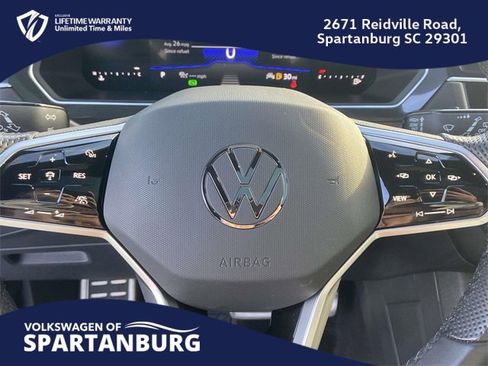 Used 2024 Volkswagen Tiguan SE R-Line image 20