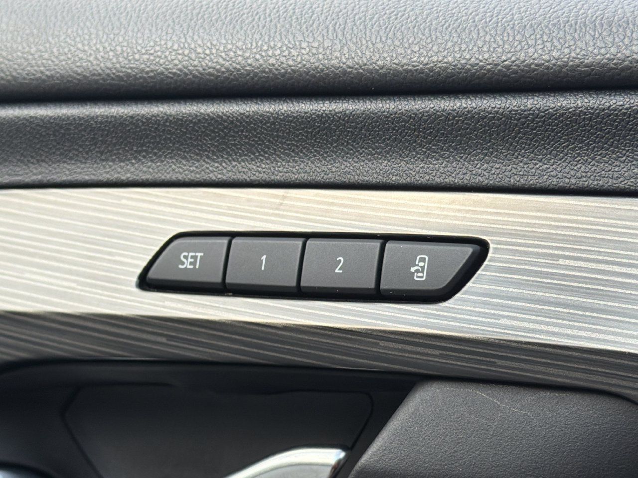 Used 2023 GMC Terrain SLT w/ Infotainment Package II FWD image 16