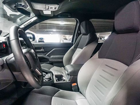 Certified 2025 Toyota Tacoma TRD Off-Road AWD/4WD image 20