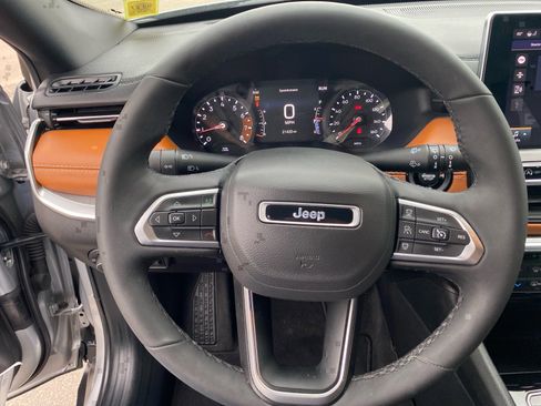 Used 2025 Jeep Compass Limited image 10