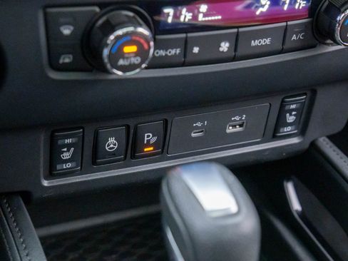 Used 2022 Nissan Frontier PRO-4X w/ Pro-4X Premium Package image 28