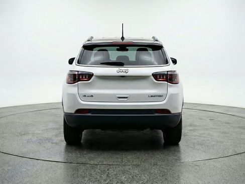 Used 2025 Jeep Compass Latitude AWD/4WD image 7