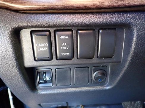 Used 2020 Nissan Titan SL w/ Moonroof Package image 18