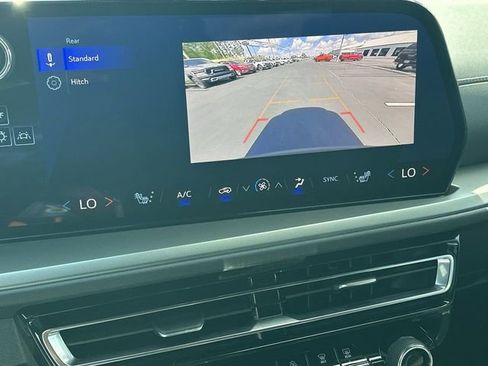 Certified 2025 Chevrolet Traverse LT FWD image 15