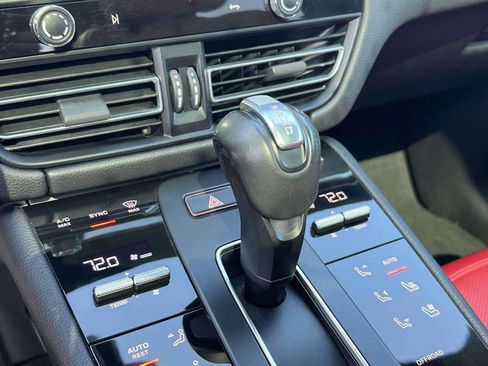 Used 2024 Porsche Macan S AWD/4WD image 30