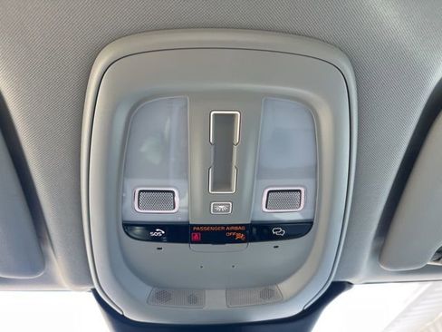 Certified 2025 Volvo XC60 T8 Core image 33