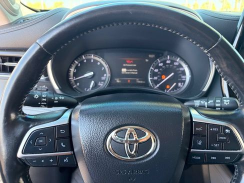 Used 2020 Toyota Highlander Limited FWD image 28